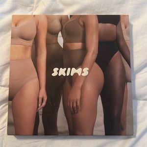 SKIMS Core Control Briefs Size S/M